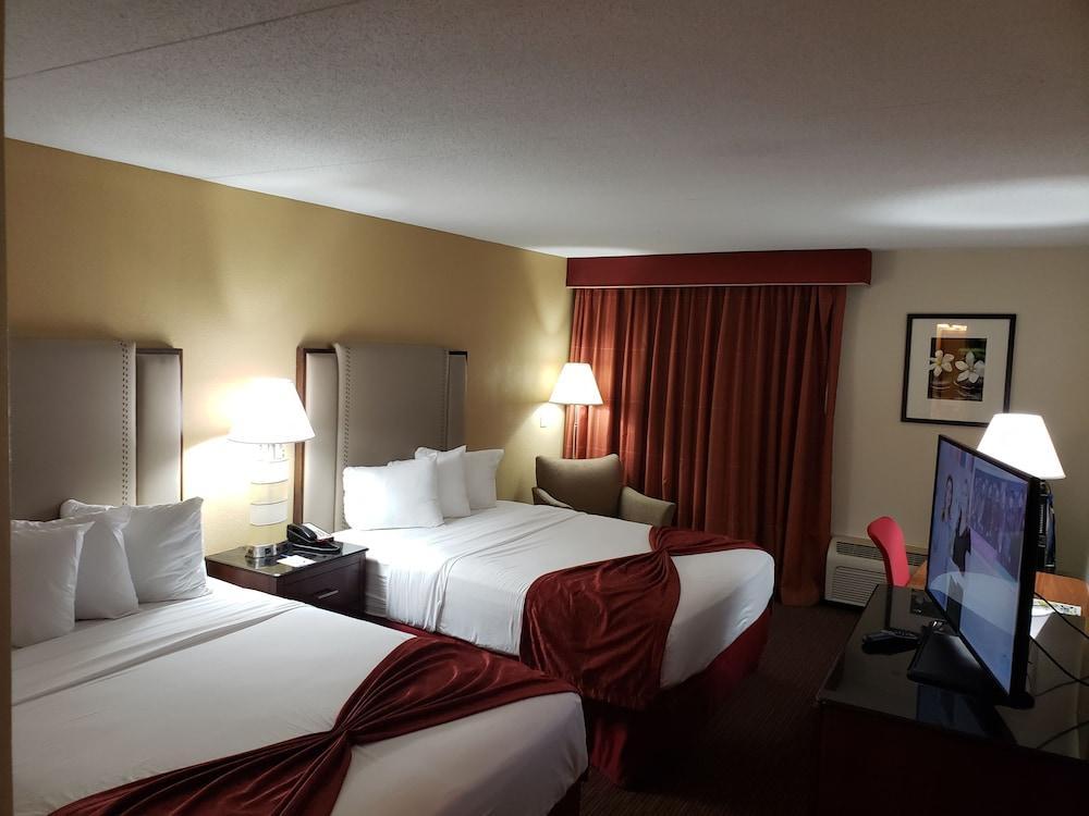 Baymont By Wyndham Southfield/Detroit Hotel Exterior photo