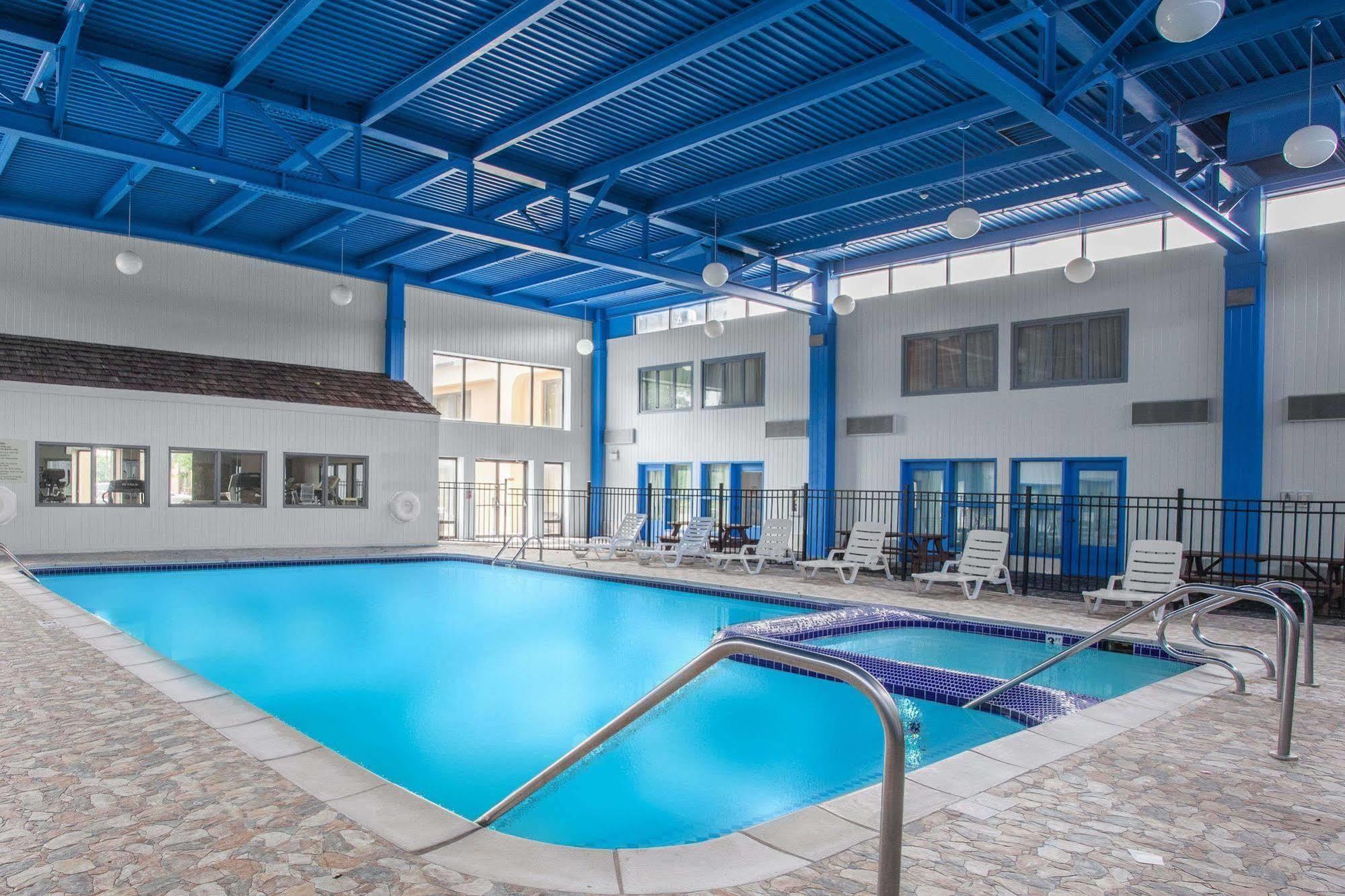 Baymont By Wyndham Southfield/Detroit Hotel Exterior photo